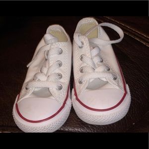 ⭐️Infant size 6 white converse ⭐️